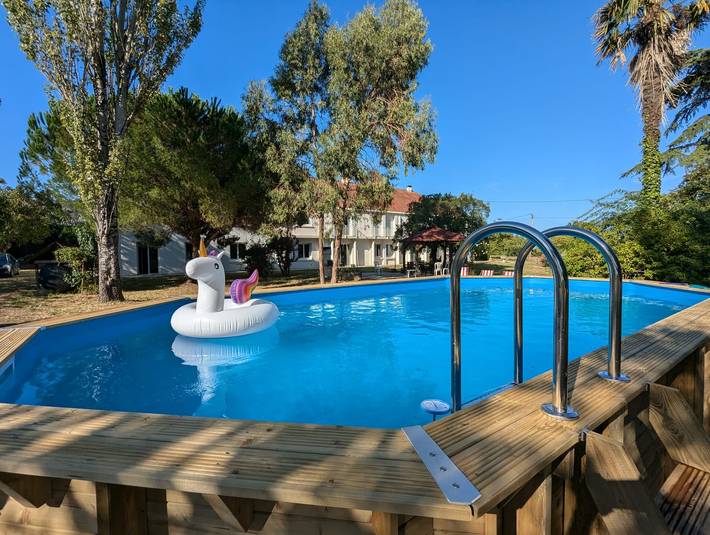 Location de vacances pour 15 personnes, avec Balcon et Terrasse ainsi que Jardin et Piscine à Buzet-sur-Baïse
