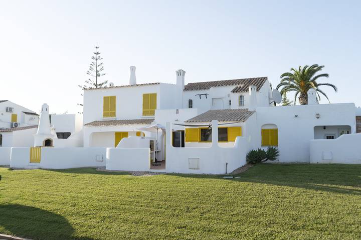 Ferienhaus für 8 Personen, mit Kinderpool und Terrasse sowie Garten - 1