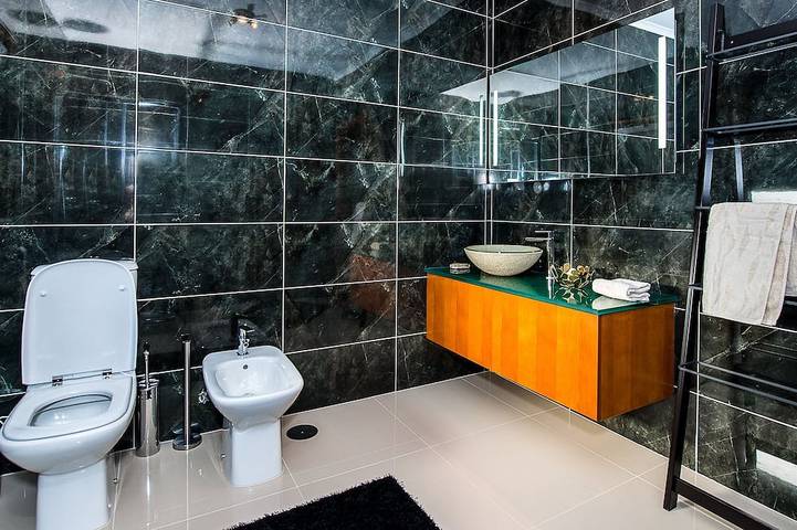 Luxury modern family villa with lagoon views, private heated pool, free wifi in Foz do Arelho, Leiria District