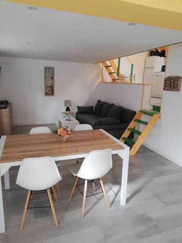 Gîte pour 4 personnes, avec jardin et terrasse, animaux acceptés à La Fère