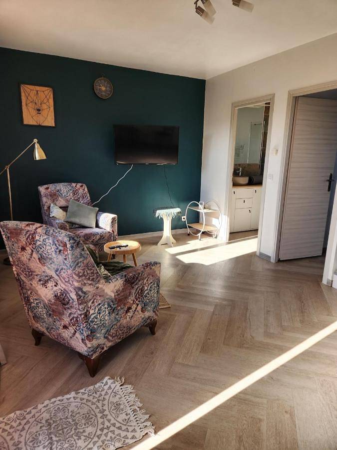 Location de vacances pour 2 personnes, avec vue et terrasse à Gignac-la-Nerthe