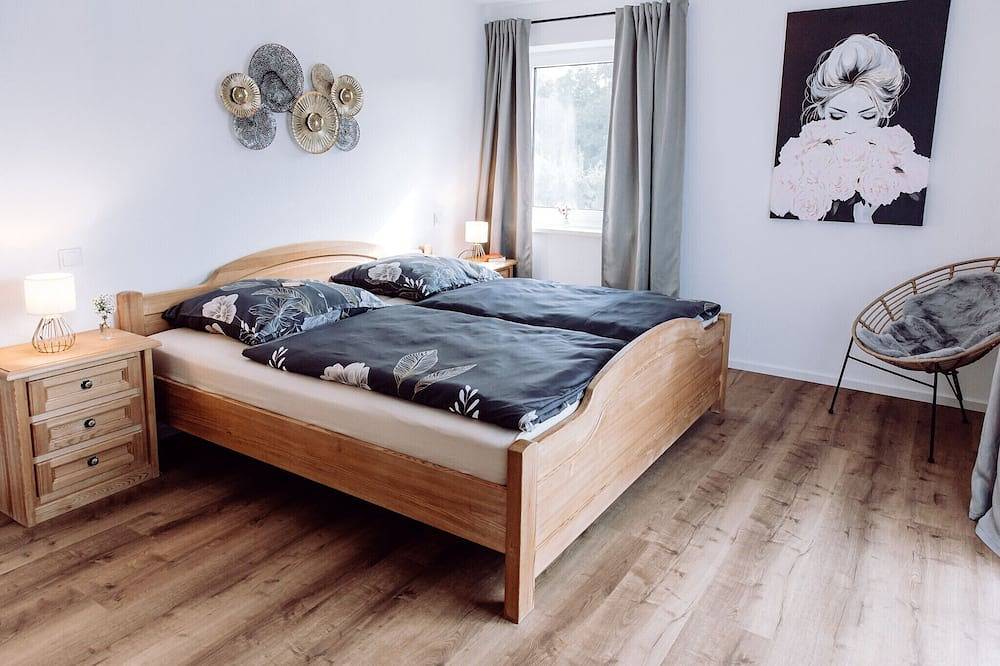 Ganze Wohnung, Ferienwohnung 2 Ausblick im 1. Obergeschoss mit ausgestattetem Balkon in Riedering, Chiemgauer Alpen