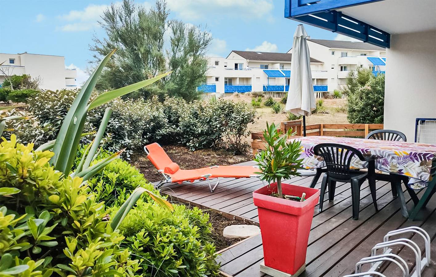 Ganze Ferienwohnung, Appartement am Wasser mit Pool & Parkplatz, 300m zur Küste & Restaurant in Lacanau Ocean, Lacanau