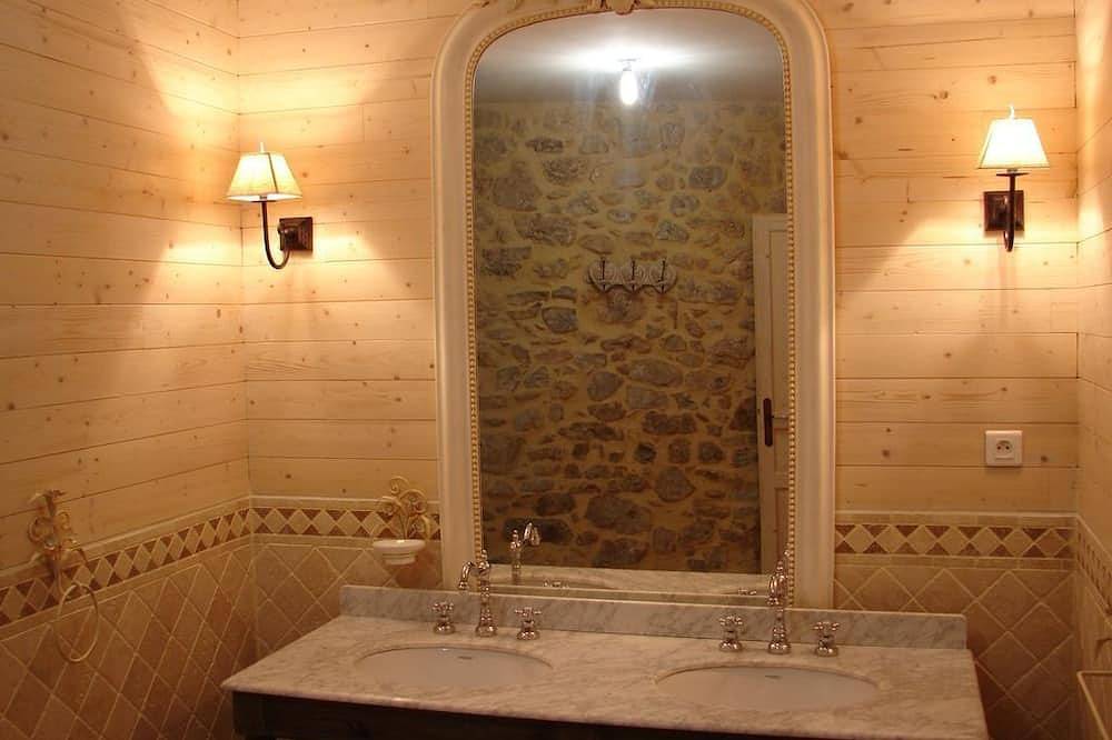 \"Clos Saint Joseph\" l'ecole  6 personnes in Vallon-Pont-d'Arc, Gorges de l’Ardèche