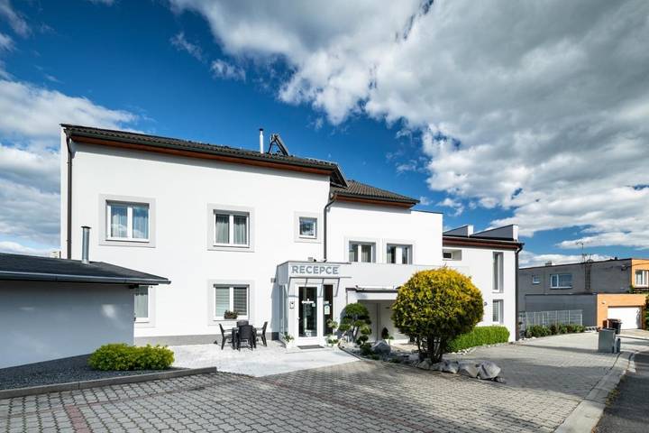 Gîte pour 5 personnes, avec terrasse et jardin, animaux acceptés à Zlín