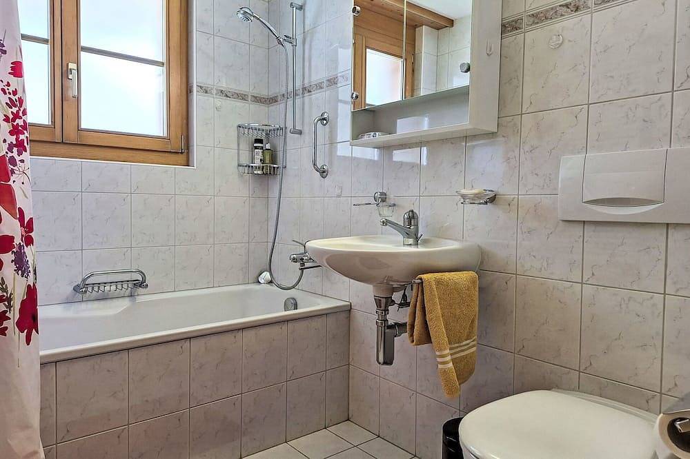 Ganze Wohnung, Gemütliche Wohnung für 4 Personen mit  W-Lan, Tv, Balkon, Haustiere erlaubt und Panoramablick in Kandersteg, Frutigen - Lenk - Adelboden
