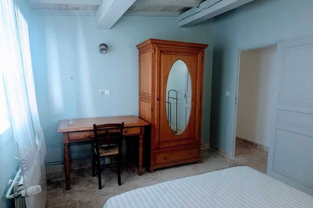 Ganze Wohnung, At the foot of the medieval town of Lauzerte.comfortable apartment with swimming pool in Lauzerte, Quercy
