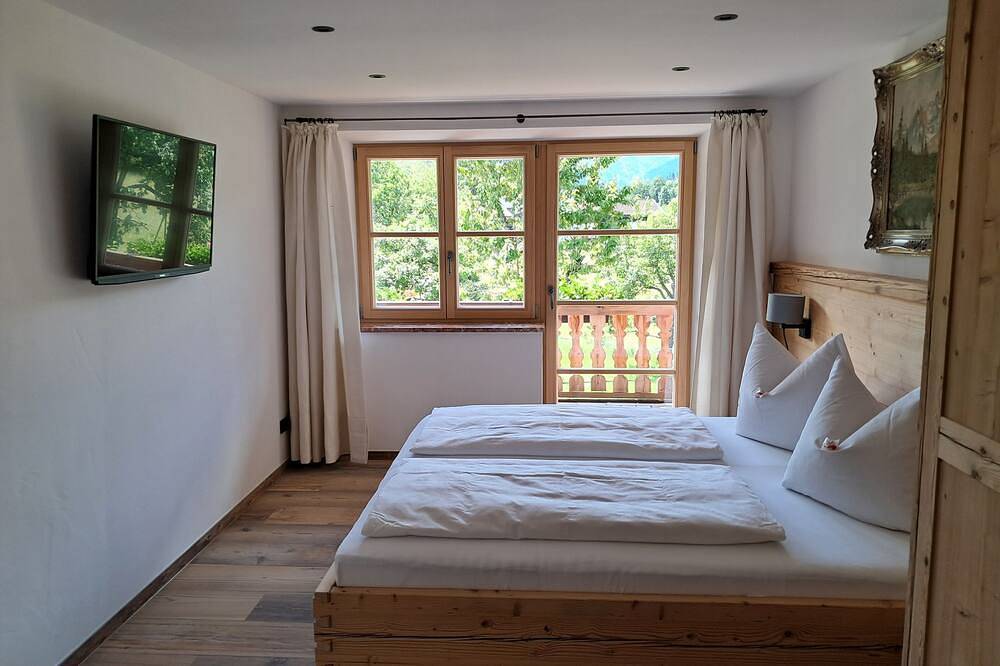 Vacation Rental 1 - Servus - Becher Guesthouse, Kreuth-Point in Kreuth, Alpes Bávaros
