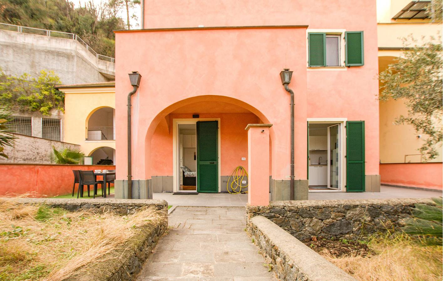 Seaside Retreat with Garage, Terrace & A/C - 2km to Spiaggia in Albisola Superiore, Riviera di Ponente