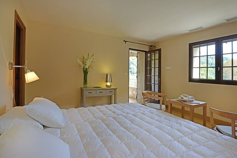 Proche de Nice villa typique en pierres de Vence au calme et spacieuse in Cagnes-sur-Mer, Région de Cannes