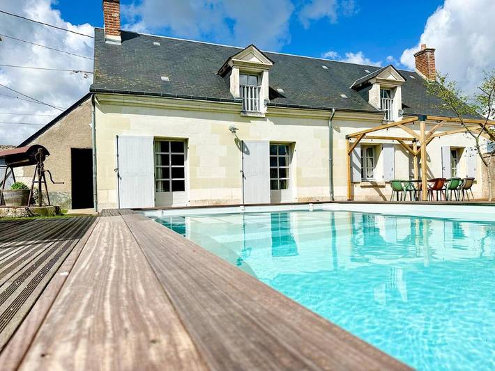 Location de vacances pour 7 personnes, avec Terrasse ainsi que Jardin et Piscine à Mosnes