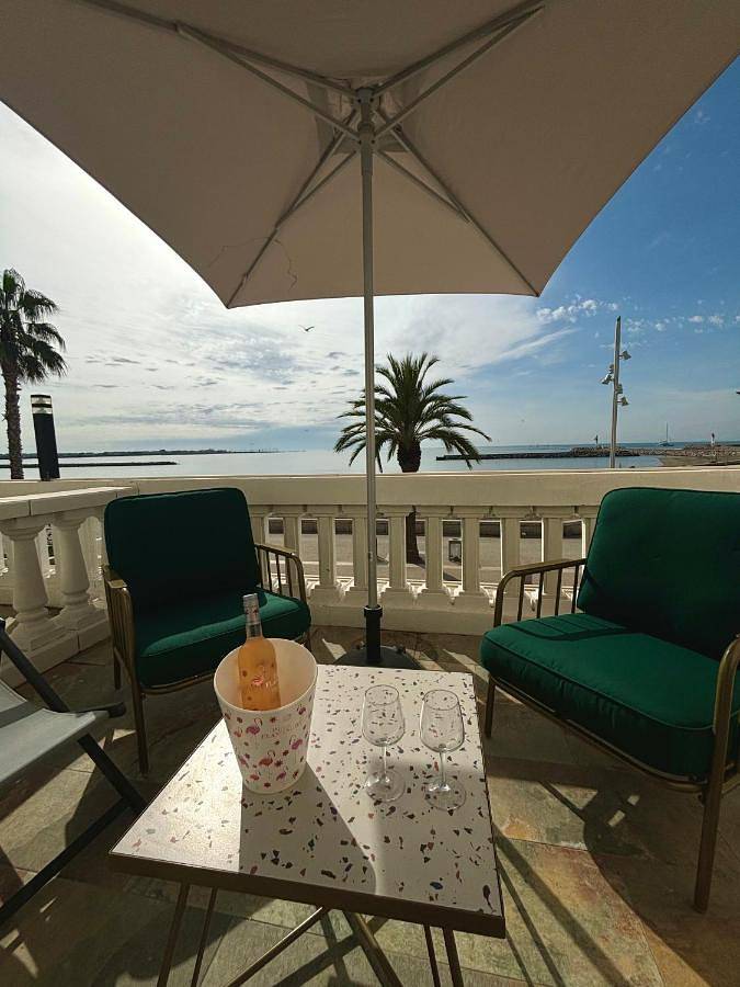 L'Hôtel De La Plage in Port Camargue, Le Grau-du-Roi