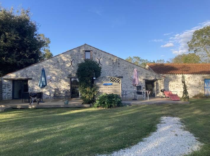 Gîte pour 4 personnes, avec terrasse ainsi que sauna et jardin