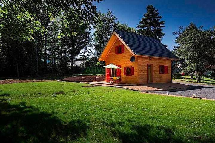 Chalet pour 4 personnes, avec jardin et terrasse à Chambon-sur-Lac - 2
