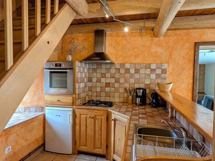 Maison de charme restaurée au bord d'un ruisseau avec terrasse, proche activités de plein air et confort moderne in Esplantas, Esplantas-Vazeilles