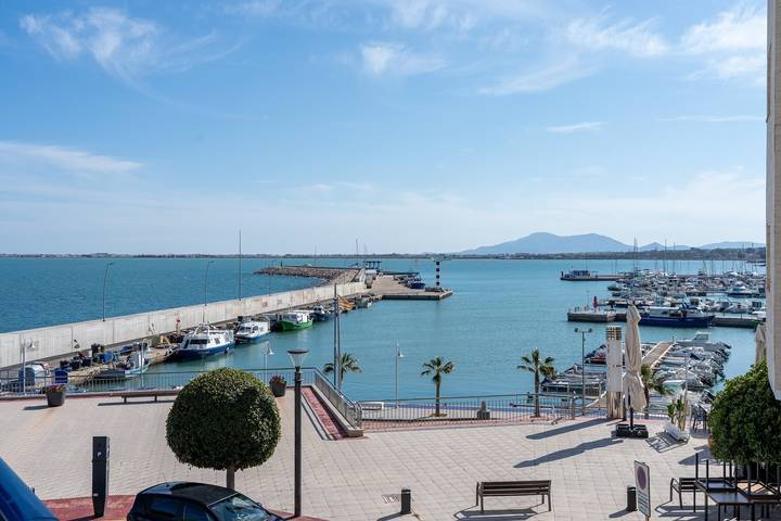 Entire apartment, Apartment 'Vista Mar' with Sea View, Wi-Fi and Air Conditioning in Platja de les Avellanes (Terres de l'Ebre), l'Ampolla