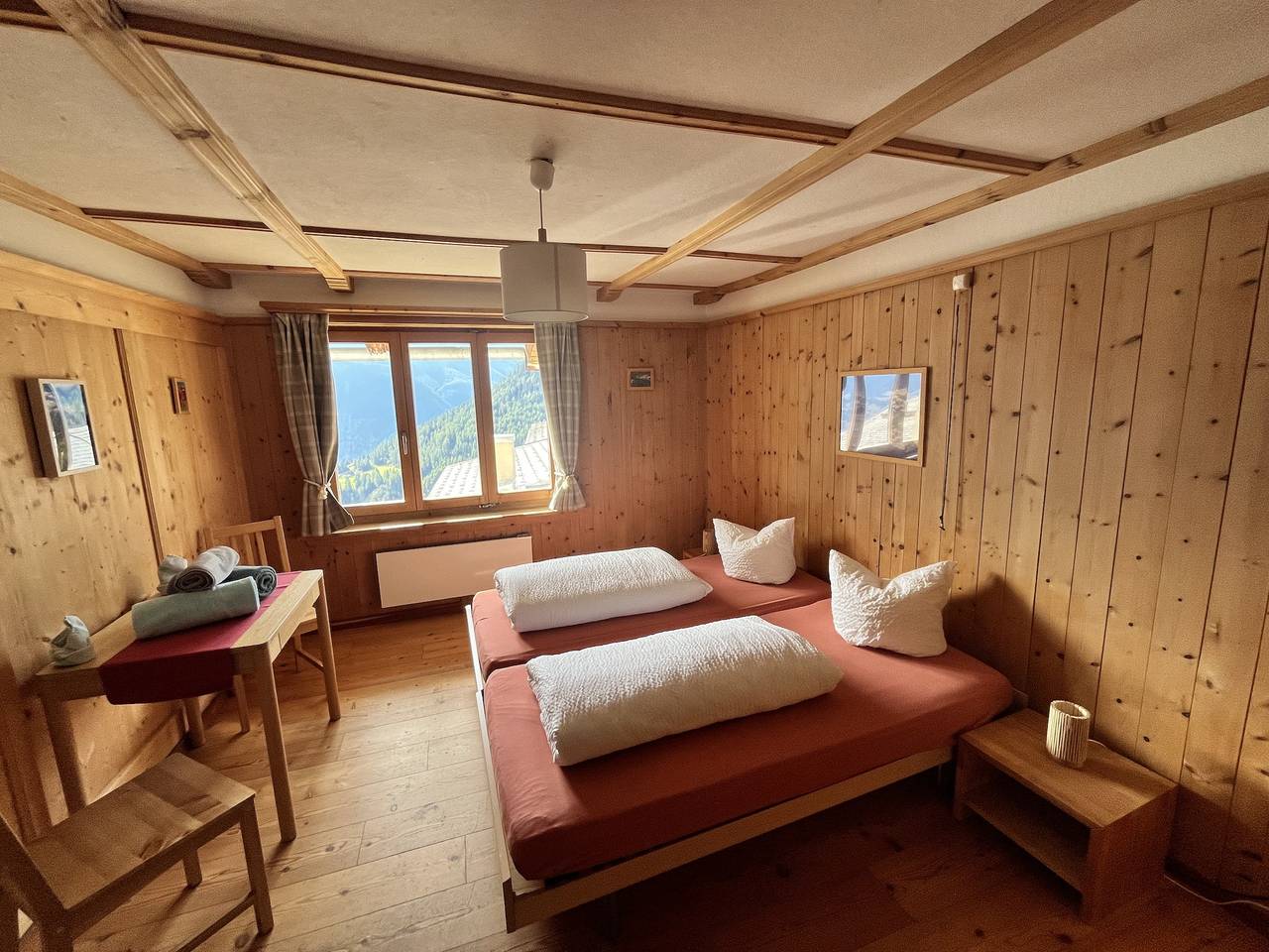 Hotel Pension Arina - Double room with c/w water sink, shared shower/shared toilet in Vnà, Valsot