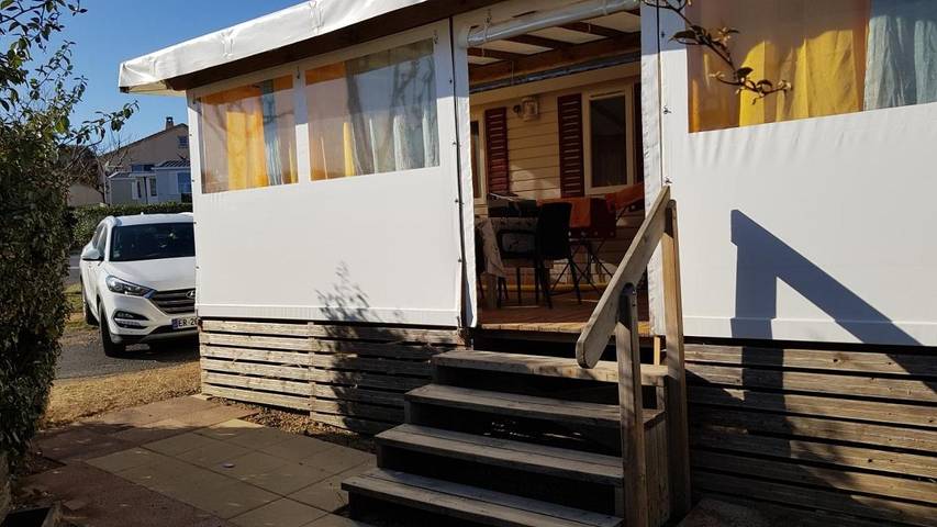 Camping pour 6 personnes, avec Jacuzzi et Terrasse ainsi que Jardin et Piscine près du Canal du Midi