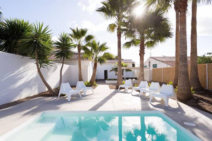 Gîte pour 6 personnes, avec piscine ainsi que balcon et jardin