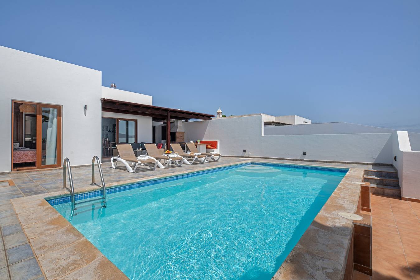 Casa de vacaciones 'Bay View Villa' con piscina privada, terraza privada y Wi-Fi in Playa Blanca, Yaiza