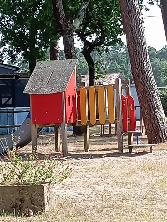 Camping pour 4 personnes, avec terrasse et jardin, animaux acceptés à Soulac-sur-Mer - 2