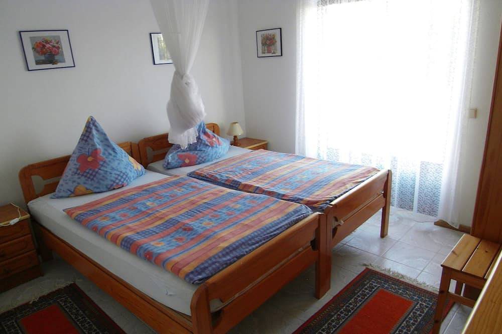 Algarvevilla für den besonderen Urlaub, mit eigenem Pool, Balkon. in Arrifana, Aljezur