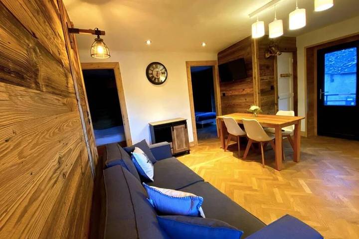 Gîte pour 4 personnes, avec terrasse et vue à Crots - 2