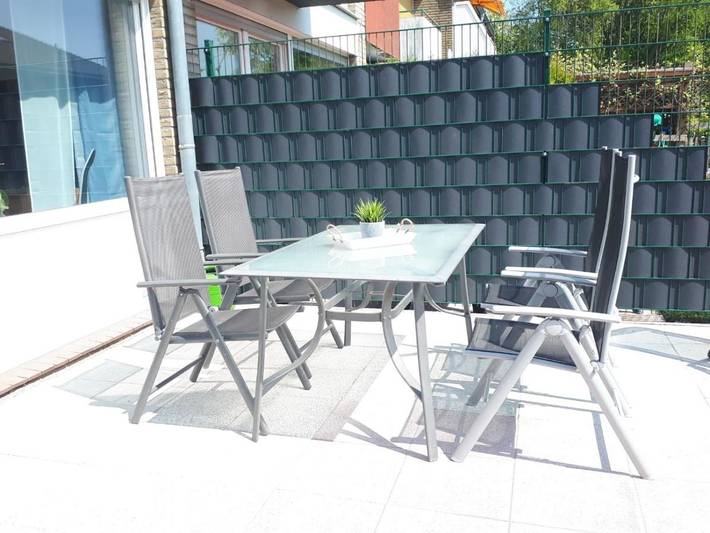 Ferienwohnung für 3 Personen, mit Terrasse und Garten sowie Pool und Ausblick