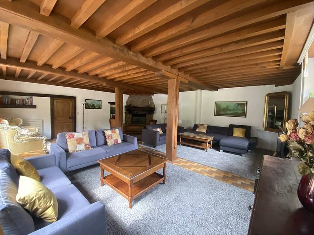 Countryside Retreat, 11 Bedrooms, Private Lake, Wifi, Pets Allowed in Quarré-les-Tombes, Morvan Regional Nature Park