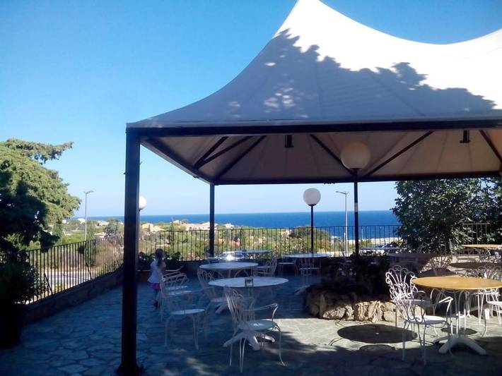 Parc de vacances pour 3 personnes, avec terrasse ainsi que piscine et jardin en Corse - 2