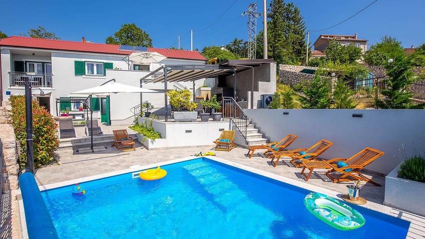 Dom dla 9 osób, z ogród i basen oraz taras, zwierzęta dozwolone w Kraljevica