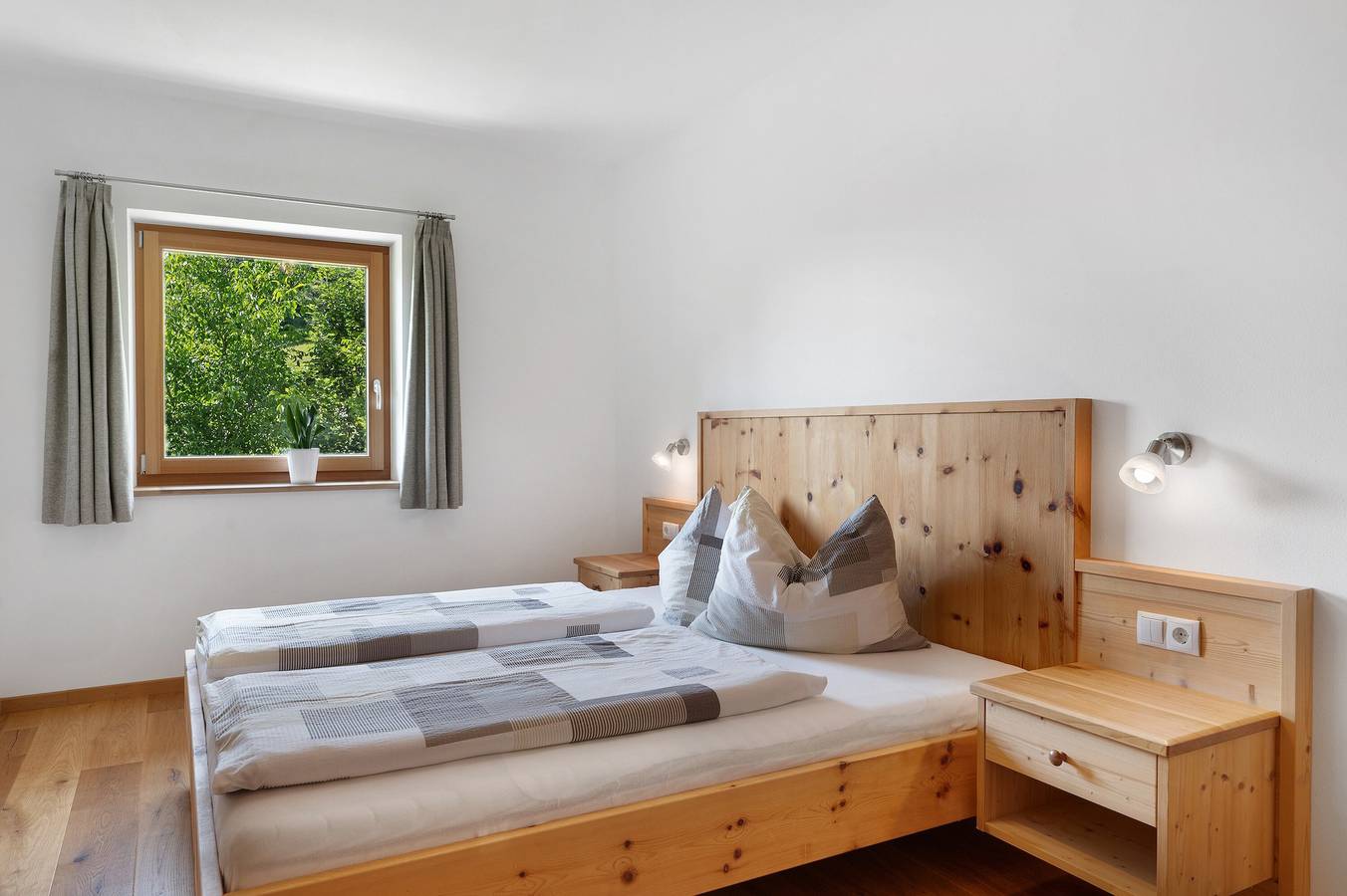 Ganze Wohnung, Ferienwohnung 'Schlern' mit Bergblick, privater Terrasse und Wi-Fi in Ums, Völs am Schlern