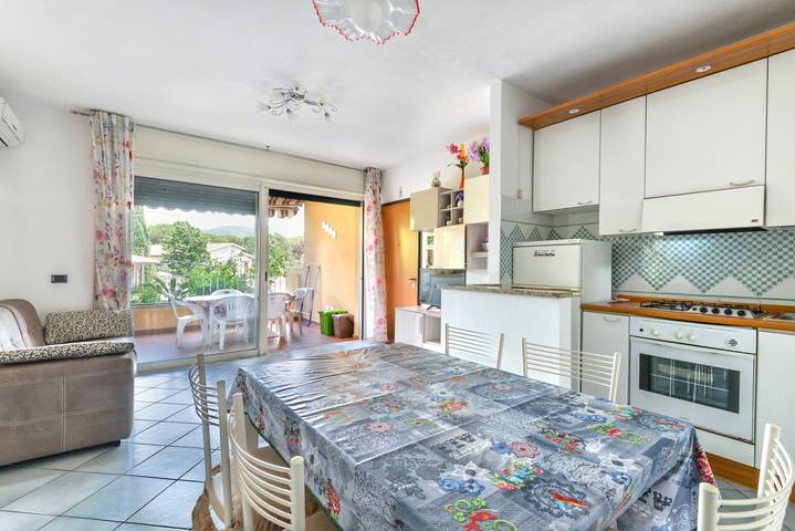 Appartamento intero, Appartamento per vacanze "Trilo Fucini" vicino alla spiaggia con terrazza privata in Marina di Campo, Campo nell'Elba