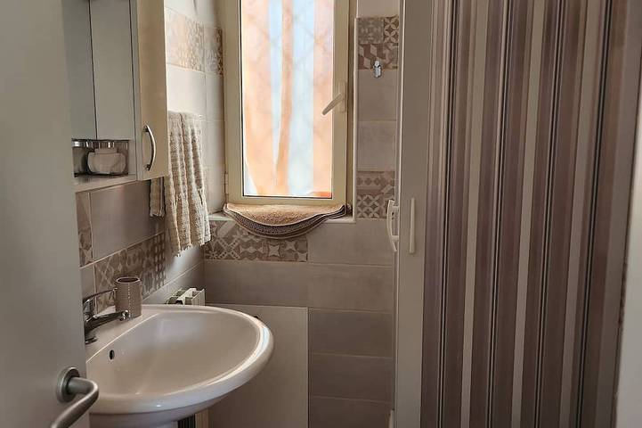 Appartamento intero, Seaside B&B - App. luminoso e ventilato con ampio giardino a 100 m dal mare. in Anzio, Provincia di Roma