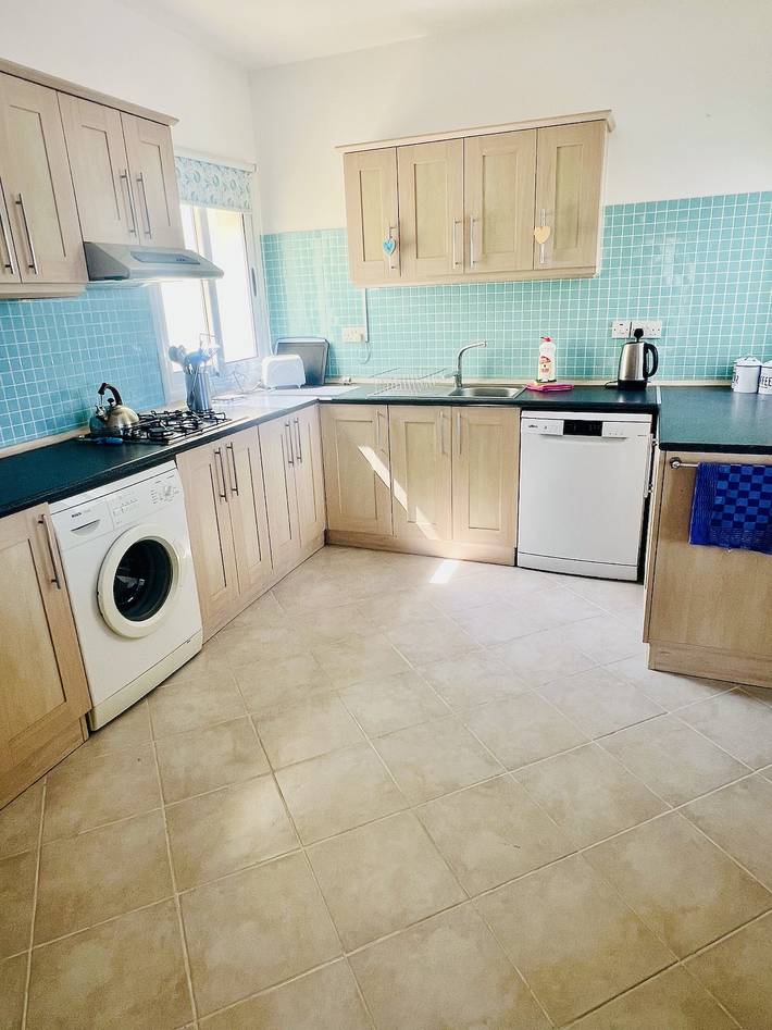 Ganze Wohnung, Meerblick und Pool · 2Br · Esentepe in Nordzypern