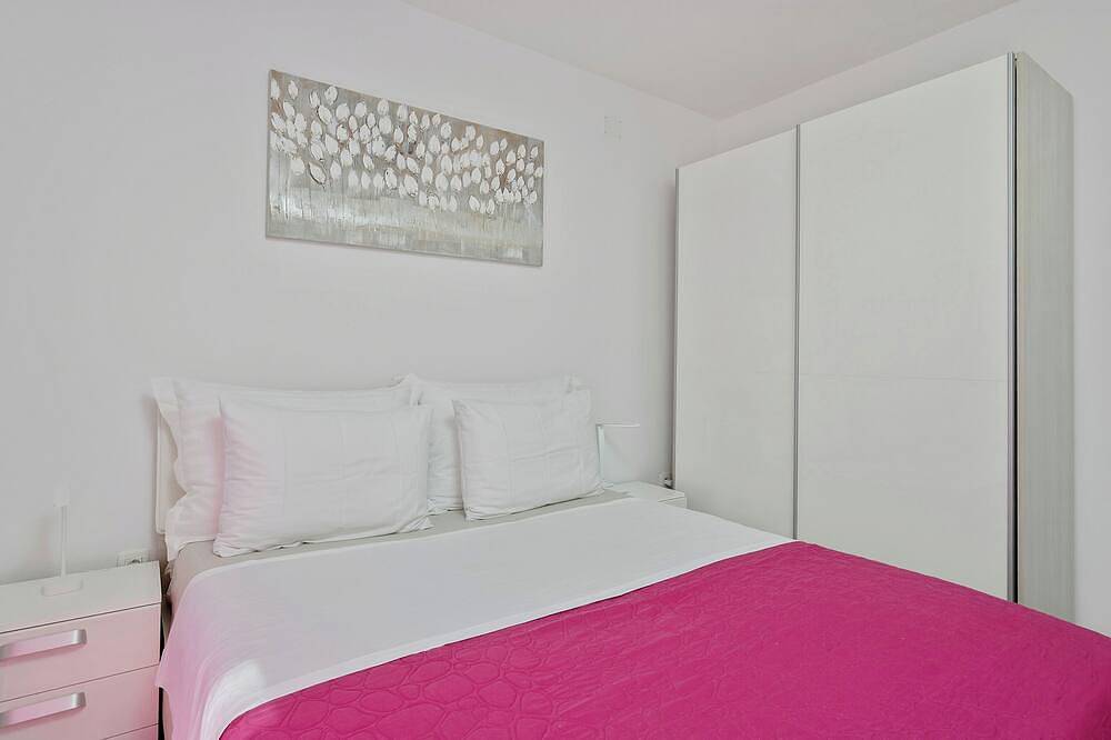Holiday house \"Sabine pink\" in Pinezici, Krk