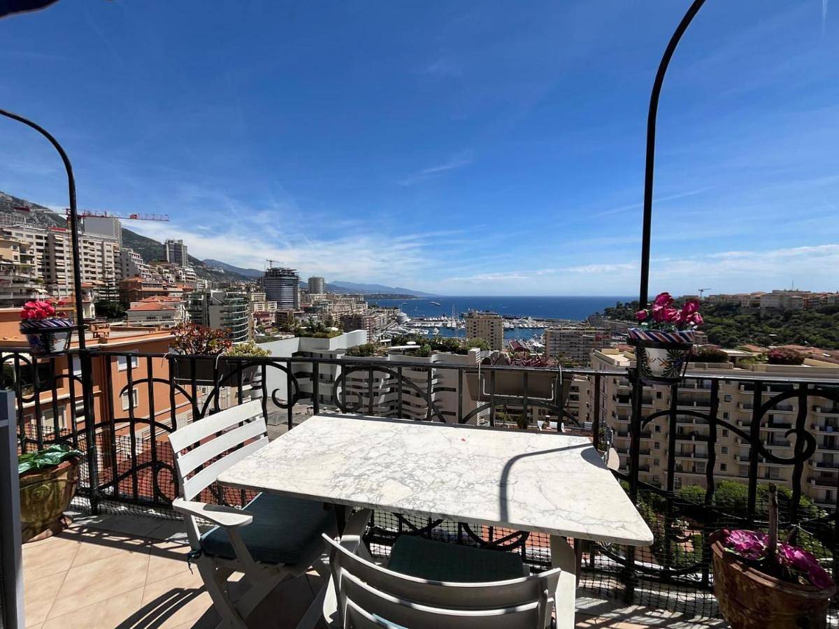 Appartement entier, Plein coeur de Monaco, à 300 mètres à pied du port de Monaco, 4 pièces dans des escaliers vue mer exceptionnelle in Monte Carlo, Côte méditerranéenne (France)