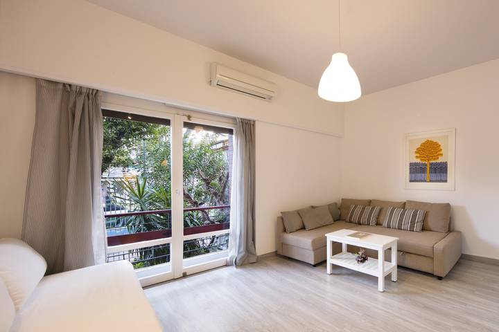 Entire apartment, Mavromataion 35 · Artistic apartment in the middle in Central Section of Athens, Athens