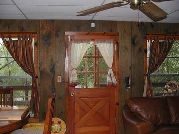 Log Cabin for 4 Guests in Hernando County, Picture 4