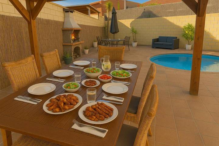 Chalet para 6 personas, con vistas además de jardín y piscina en Santa Pola