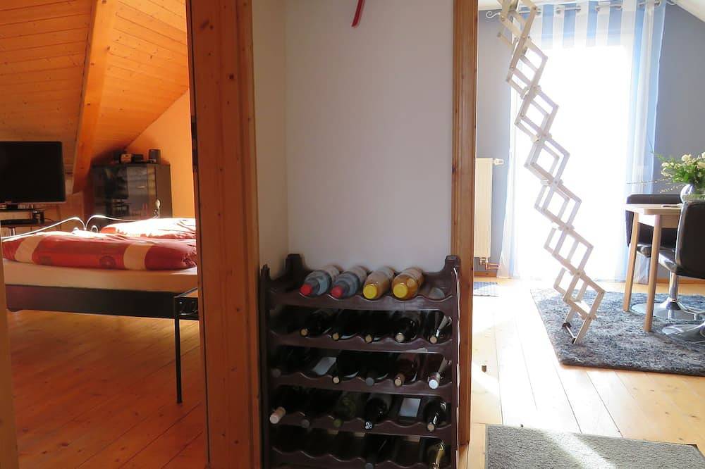 Ganze Wohnung, Das blaue Haus ( Fewo Lilie) mit Pool an der südlichen Weinstraße in Pleisweiler-Oberhofen, Südliche Weinstraße