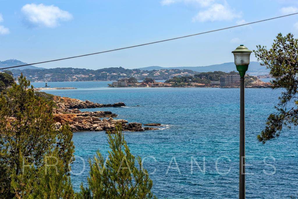 Holiday house with stunning sea views and pool in Bandol in Bandol, Region de Toulon