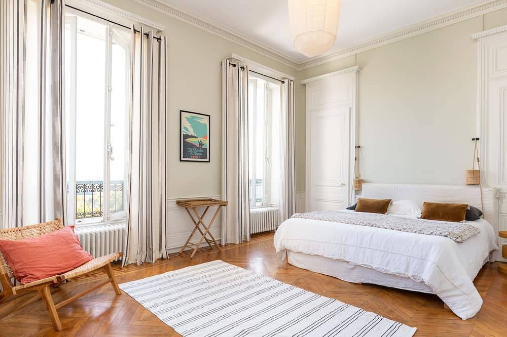 La vue - Charming house with a pool, garden and amazing view, in Sainte-Foy-lès-Lyon, Rhône
