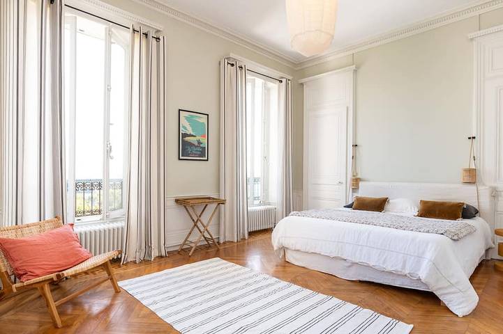 Location de vacances pour 9 personnes, avec jardin à Sainte-Foy-lès-Lyon - 2
