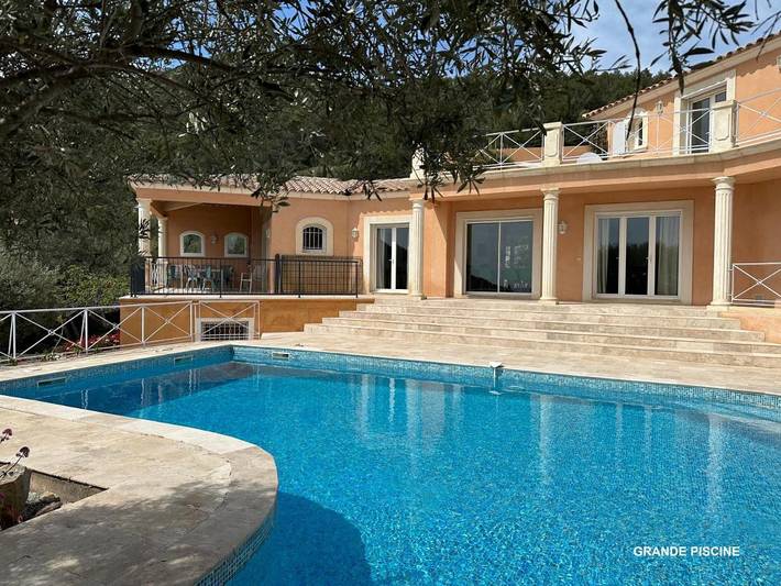 Location de vacances pour 10 personnes, avec piscine ainsi que jardin et vue à Solliès-Ville - 4