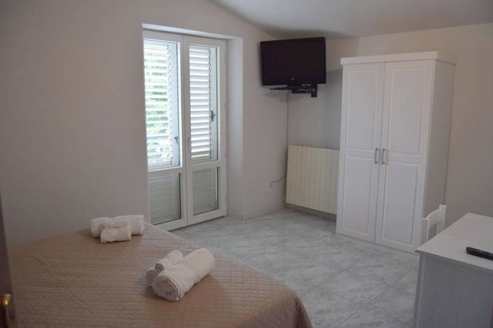 Location de vacances pour 2 personnes, avec piscine et terrasse ainsi que vue et jardin à San Giovanni in Fiore - 3