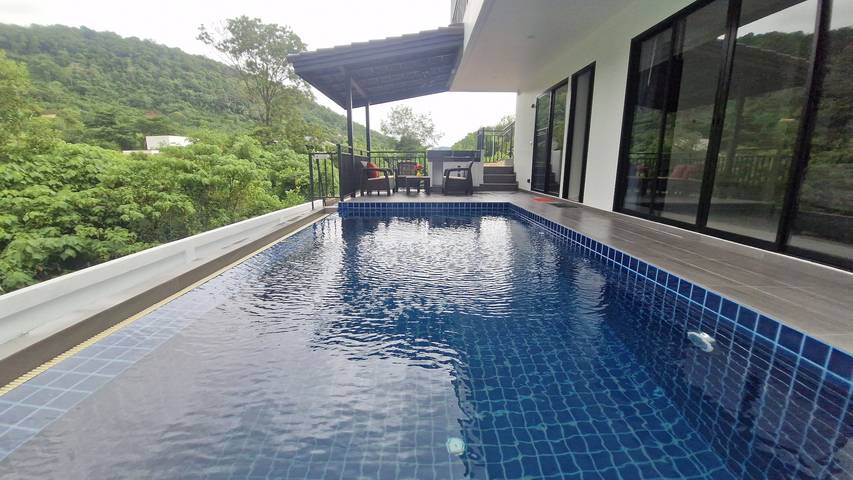 Villa für 8 Personen, mit Balkon und Ausblick in Phuket