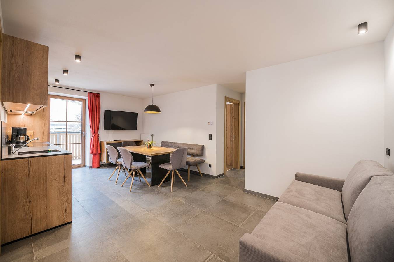 Ganze Wohnung, Ferienwohnung "Kuenz Dolomites 1" mit Bergblick, 2 Balkonen & Wlan in Vierschach, Innichen