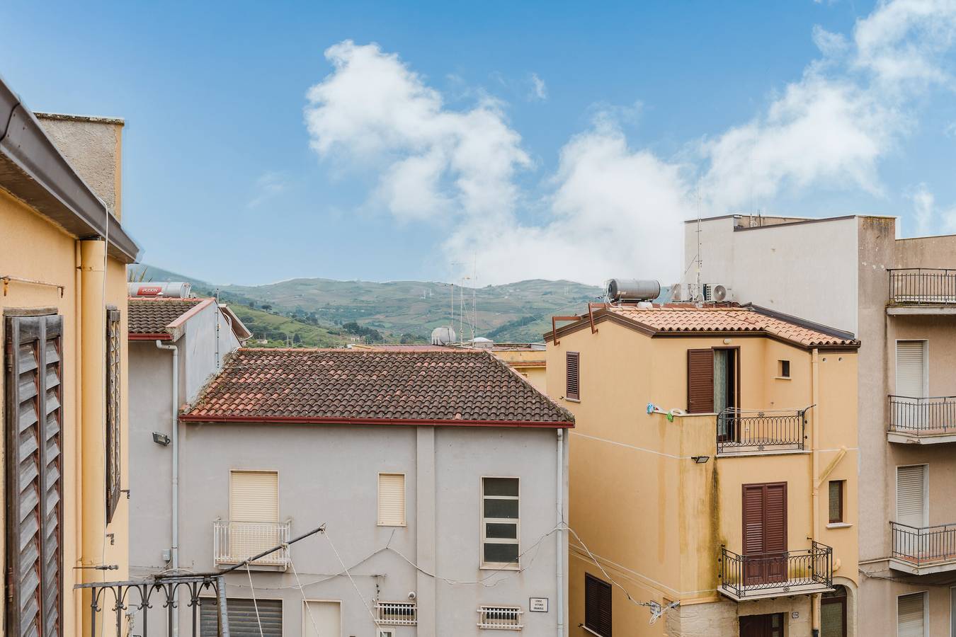 Entire apartment, Apartment 'House In Calatafimi Segesta' with Private Terrace, Wi-Fi and Air Conditioning in Calatafimi Segesta, Trapani Province