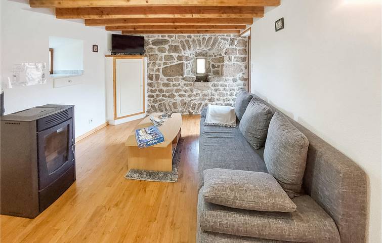 Location de vacances pour 6 personnes, avec vue ainsi que terrasse et jardin dans Montbrison - 3